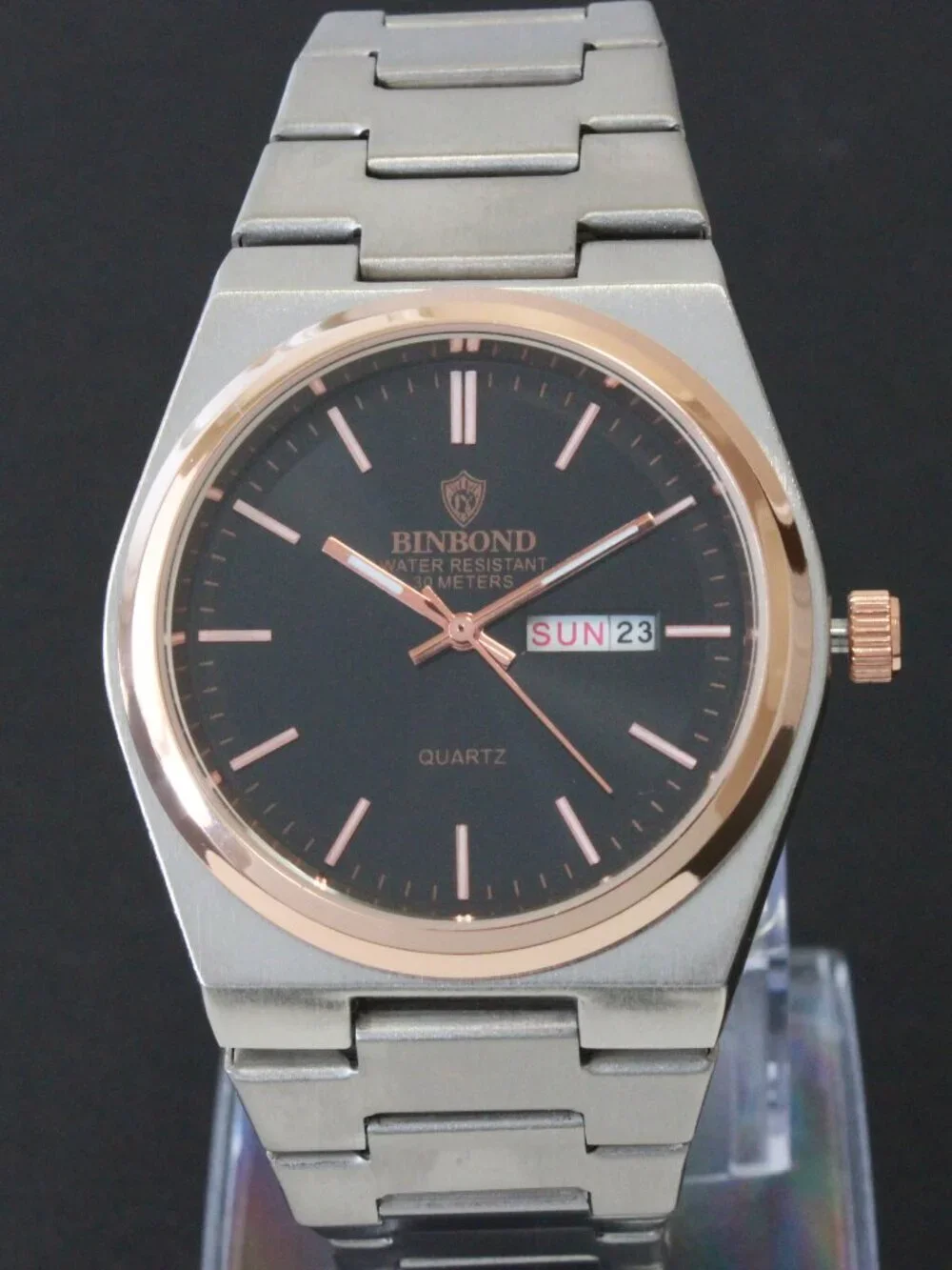 Men's Integrated Bracelet Sports Watch Stainless Steel Radiant Black Dial 40mm